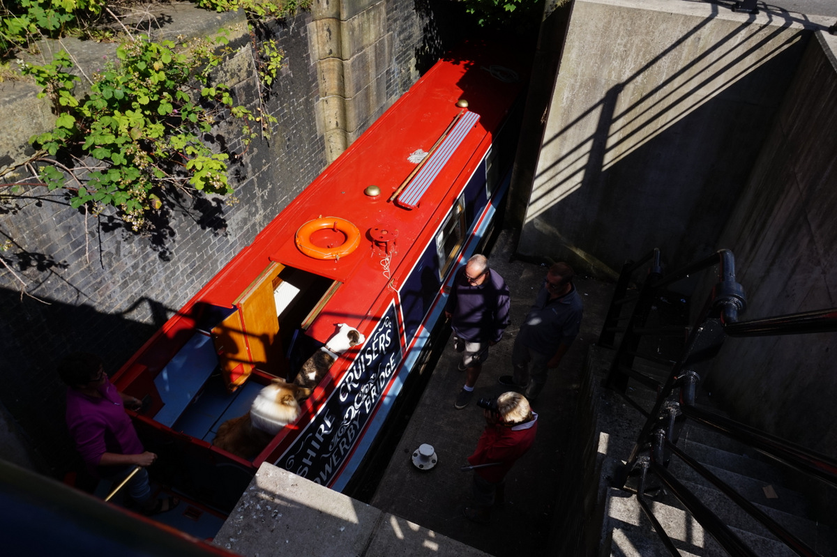 Canal boat at Chapel Hill Road, Huddersfield
