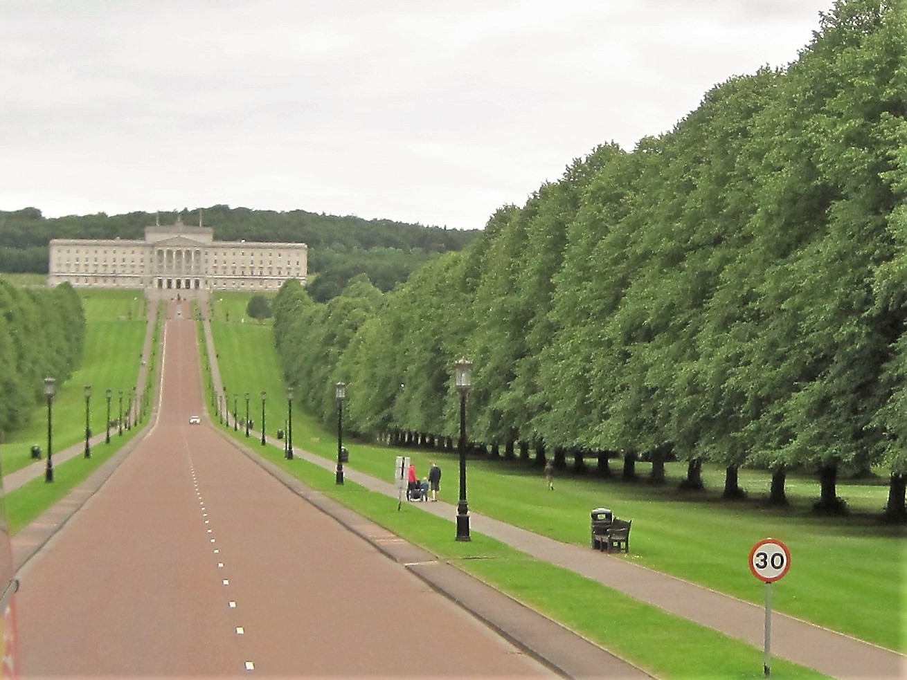 Prince of Wales Avenue towards the Northern Ireland Assembly