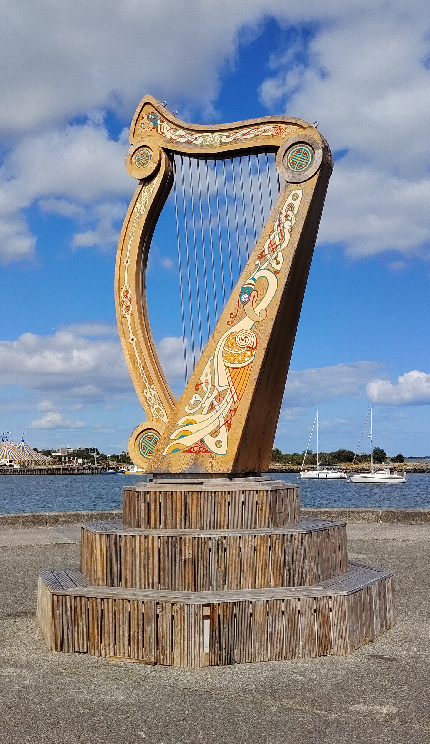 A large harp sculpture, installed for the Fleadh Cheoil na hÉireann in Wexford.