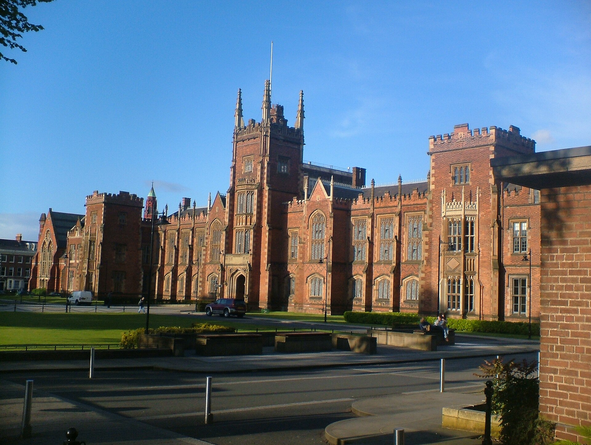 The Queen's University of Belfast, Lanyon building